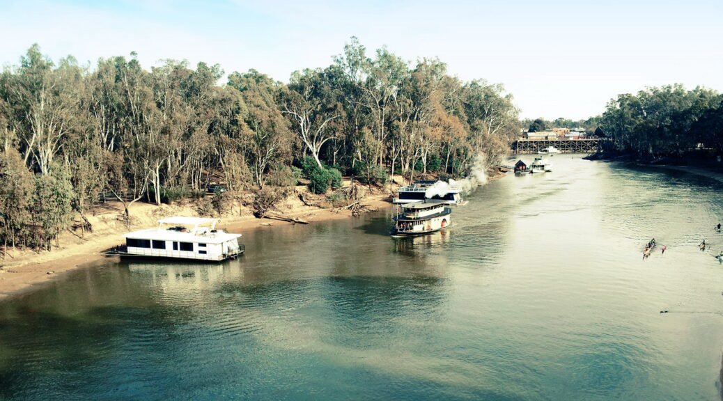 The Murray River seen from Cobb Highway.