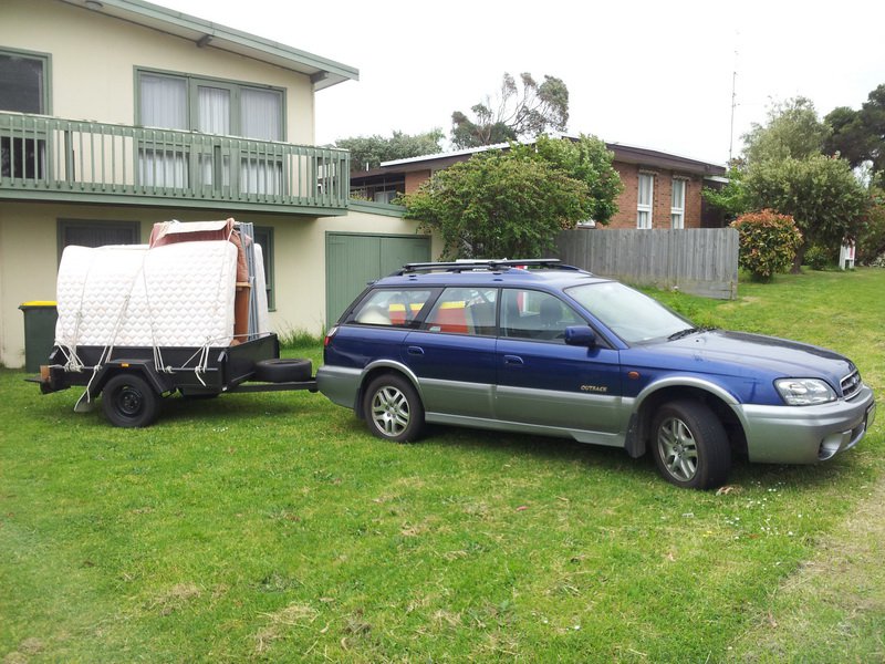 Loaded up with trailer load number 3. A bed run, the house is almost empty. Inverloch holiday house clean up, almost done, Oct-2014.