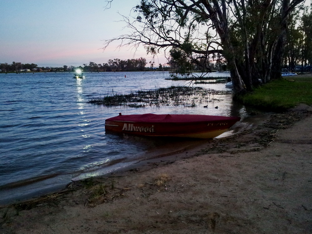 Fast powerboat. Nagambie Lakes Leisure Park, January 2016.