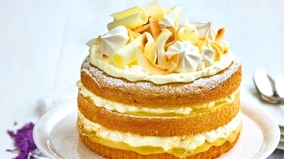 Lemon and elder flower buttercream cake