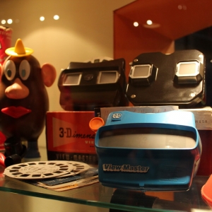 Viewmaster stereo image viewer